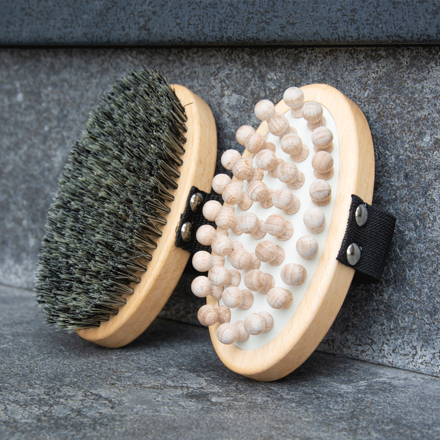 Neben Massagebürsten bieten wir auch Fellpflegebürsten für Kurzhaar an.